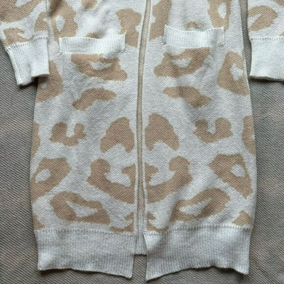 Women's Oversized Cardigan Sweater Size Large Animal Print Duster White Tan - Picture 13 of 16